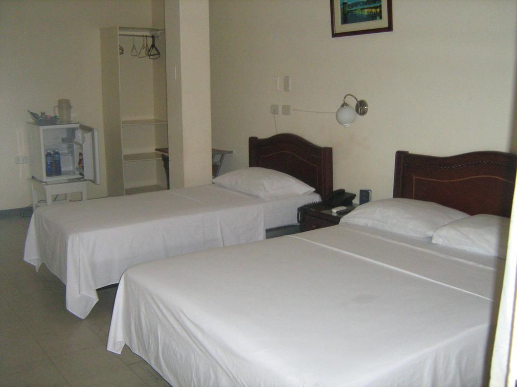 Hotel Royal Plaza 弗洛伦西亚 外观 照片